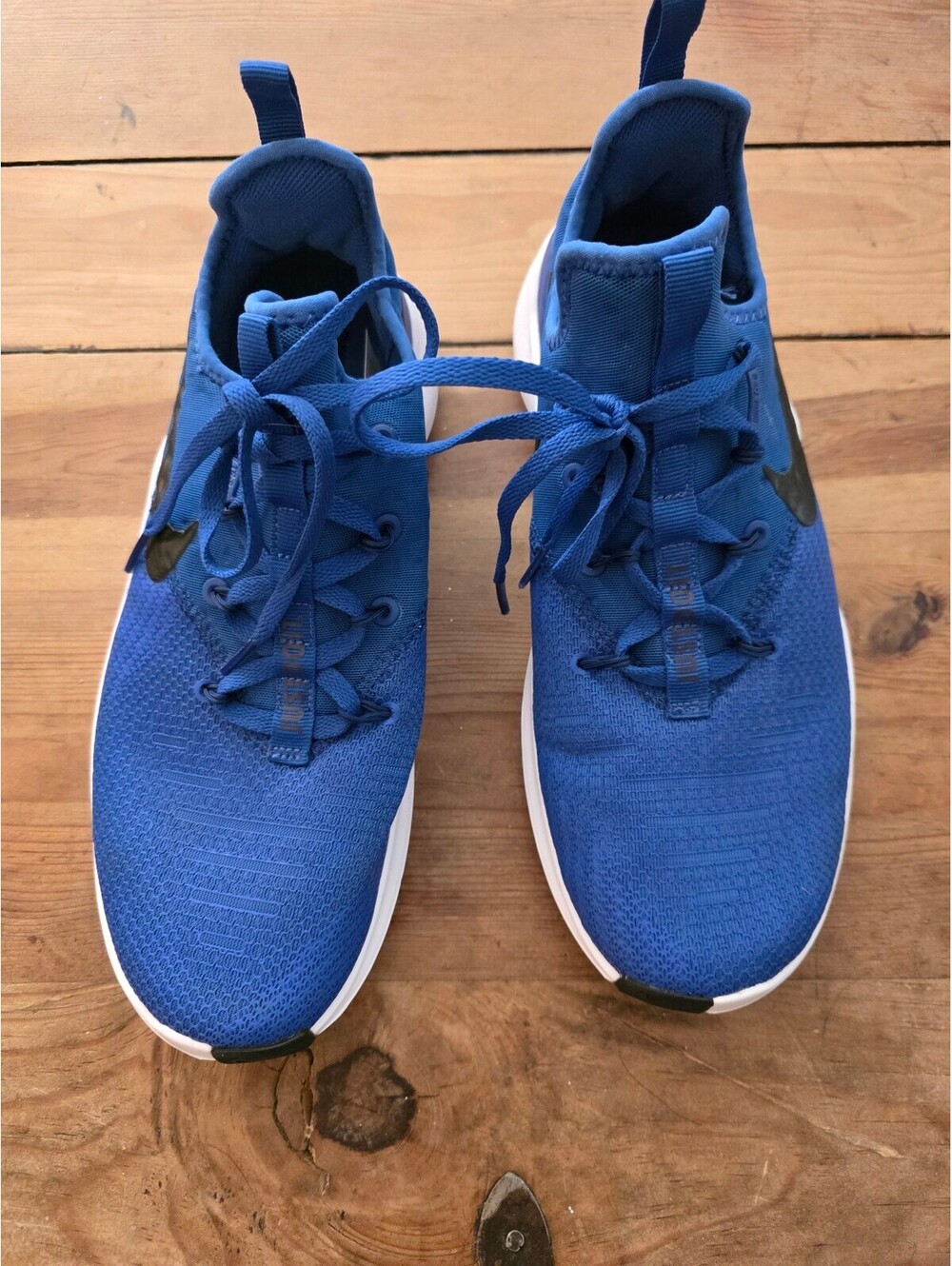 EUC men's Nike free shoes size 8